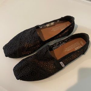Toms black crochet